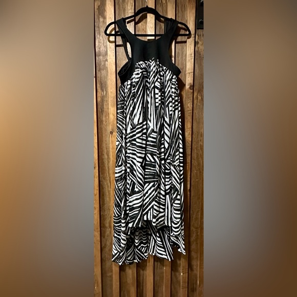 TOCCIN NY Black & White Graphic Print High Neckline Dress-Size 4 - Picture 5 of 5